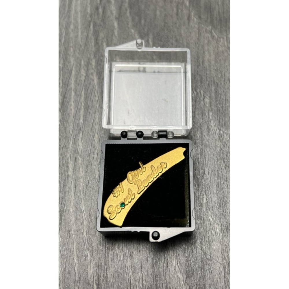 14k Gold Plated Girl Scout #1 LEADER PIN Green Stone Adult Appreciation Award